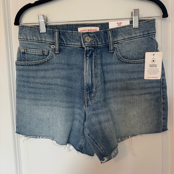 Lucky Brand NWT Women's 90’s Midi Blue Denim Shorts - Picture 1 of 6